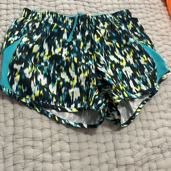 Excellent condition women’s Nike running shorts size small - Picture 2 of 10